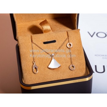Divas Dream Small Necklace with Mother of pearl and 1 Diamodns Rose Gold Copy