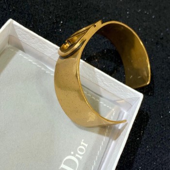 Classic Hot Selling Christian Dior 30 Montaigne Fashion Antique Gold-finish CD Motif Hollowed-out Charm Brass Cuff Bangle Replica