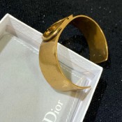 Classic Hot Selling Christian Dior 30 Montaigne Fashion Antique Gold-finish CD Motif Hollowed-out Charm Brass Cuff Bangle Replica