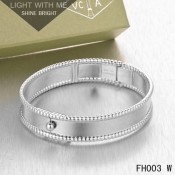 Cheap Van Cleef And Arpels Perlee Signature In White Gold Bracelet-Small Model