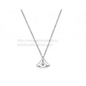 Divas Dream White Gold Openwork Necklace with White Gold Pendant with a Central Diamond