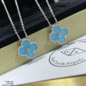 Van Cleef & Arpels Vintage Alhambra Pendant Turquoise and White Gold With Diamonds