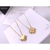 Van Cleef & Arpels Vintage Alhambra Pendant Yellow Gold Mother-of-Pearl With Diamond