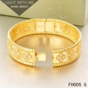 VAN CLEEF & ARPELS PERLEE CLOVER BRACELET,YELLOW GOLD,MEDIUM MODEL