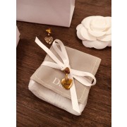 2021 New Christian Dior Embellished Paved Diamonds Heart-shaped Aged Brass Women Star Detail Stud Earrings
