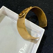 Classic Hot Selling Christian Dior 30 Montaigne Fashion Antique Gold-finish CD Motif Hollowed-out Charm Brass Cuff Bangle Replica