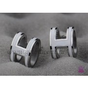Lacquered Hermes Pop H White Earrings in White Gold