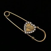 Popular Party Style Dior LAmour Avenir Heart-shaped White Crystal Edging Charming Ladies Aged Gold-tone Brooch V0290LAVCY_D908