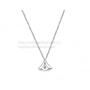 Divas Dream White Gold Openwork Necklace with White Gold Pendant with a Central Diamond